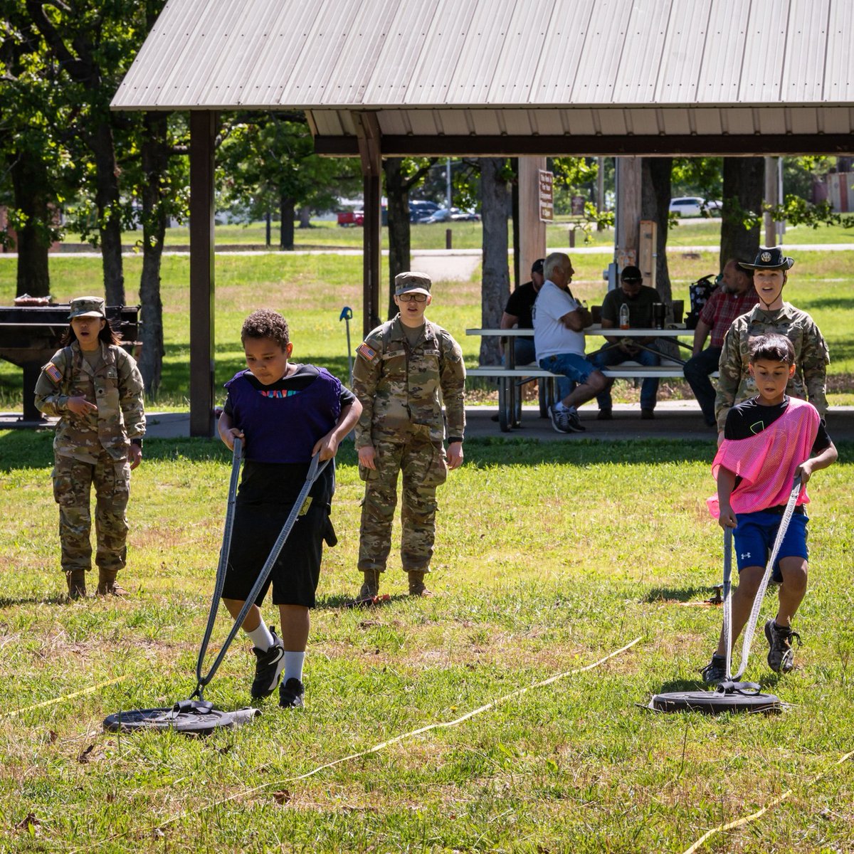 The 43rd AG Reception Battalion at @fortleonardwood hosted students from Crocker Elementary for Field Day! During the event, students participated in fitness challenges, a scavenger hunt and a hands-on experience with emergency response vehicles. #BeAllYouCanBe @MOEducation