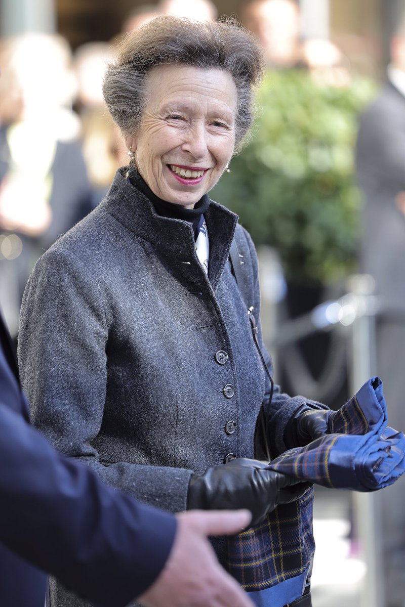Who thinks that Princess Anne The Princess Royal would have been a wonderful Queen?