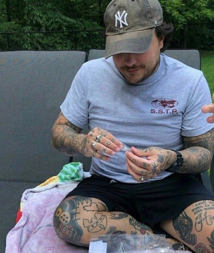 cemeteryxxdrive's tweet photo. BARK BARK WOOF ARF ARGEHNdbfkfn https://t.co/yFUzvJKhbZ