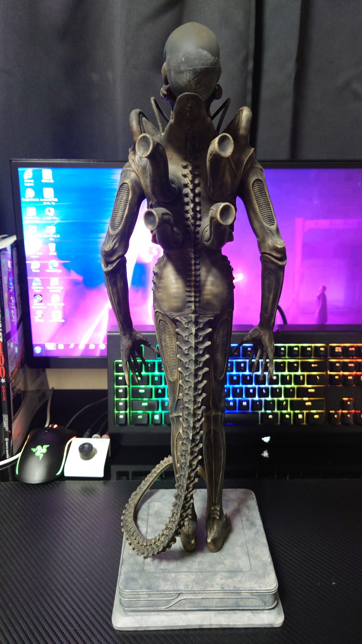 エイリアン　ソフビ　ガレージキット　実物大 エイリアン 海洋堂 1/9 硬質ソフビ ガレージキット - メルカリ