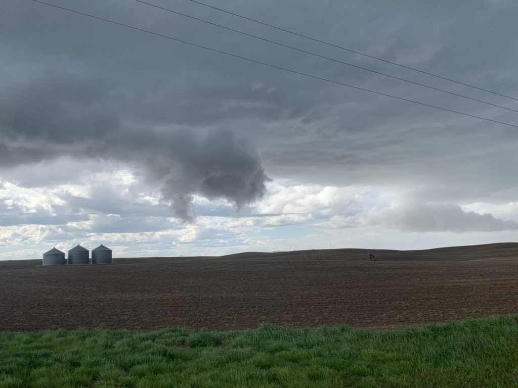 Rotating wall cloud south of bull lake #skstorm