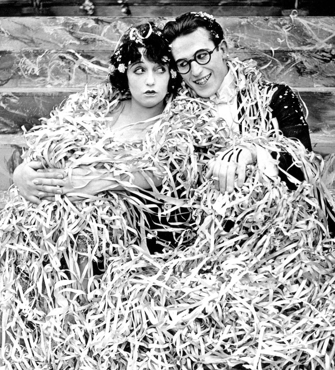 Harold Lloyd and Bebe Daniels in Bashful (1917), one of the many shorts they appeared in together in the 1910s. They were such a great pair!