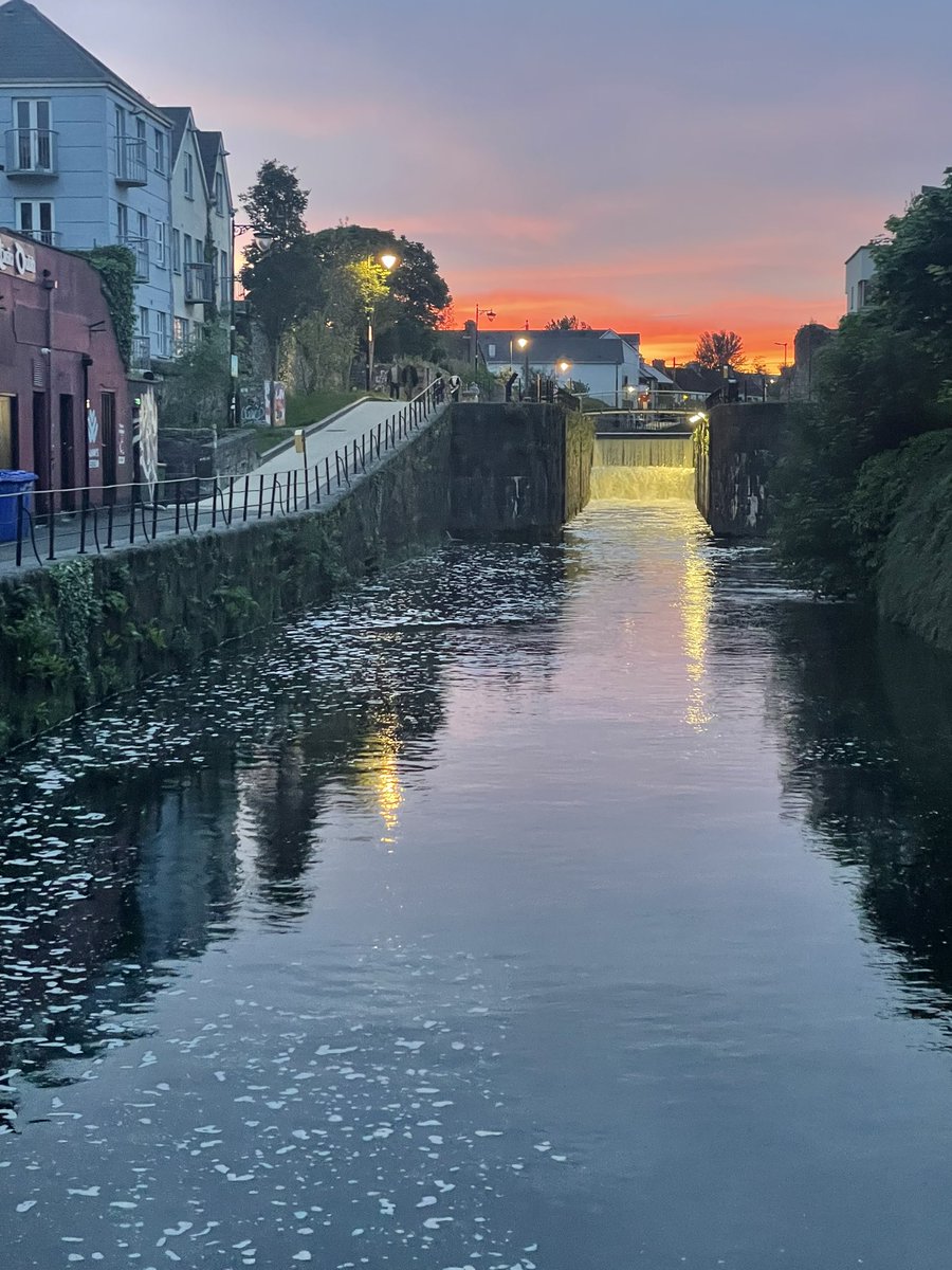 #activetravelroute #bikeweek #activecitiesgalway #galwaybybike #galwaywestend Normally my shots are of sunrises over Longwalk/Cladagh but tonight I happened upon this gem @GalwayCycling @galwayswestend @ThisIsGalway @GalwayWalks @GalwayUnitedFC