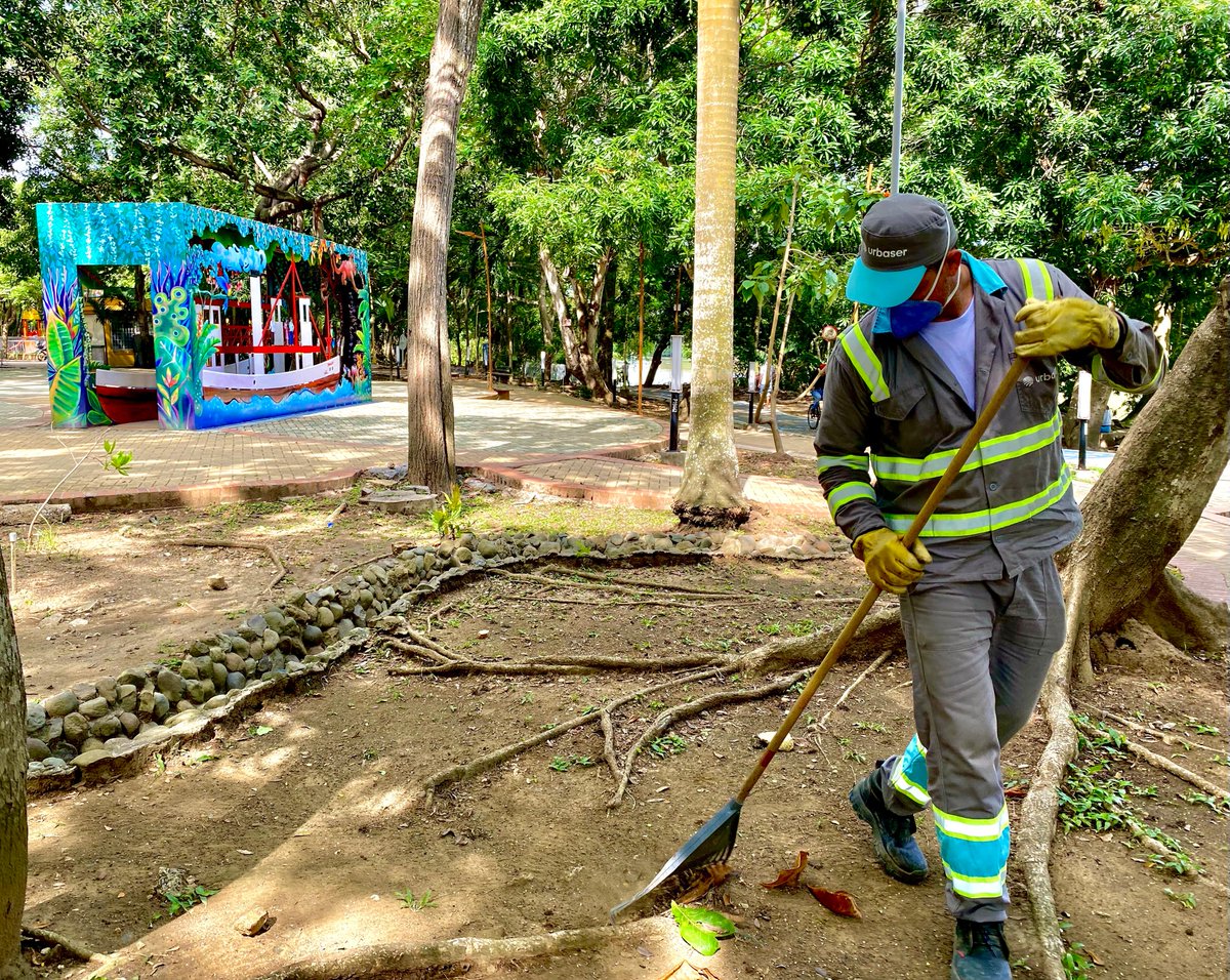 #operación El barrido de las calles es una actividad esencial para mantener la sostenibilidad ambiental de nuestra Montería, dado que contribuye significativamente a la limpieza y al cuidado del entorno urbano.
#Montería
#monteriavivelimpia
#hacemosdelacircularidadunarealidad