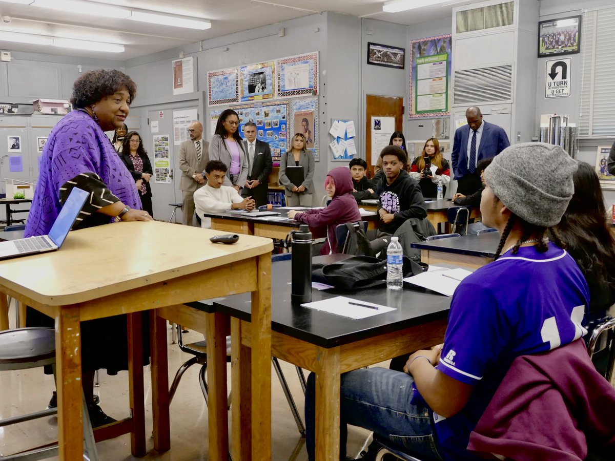 We were honored to host CA Secretary of State @DrWeber4CA in her return to her alma mater @LASchools Manual Arts High School to engage students on the importance of civic engagement and voting for those who are age-eligible.