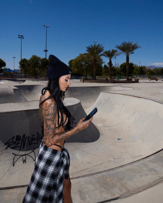 Are imessages acting up for everyone or just me? https://t.co/OdSCCt0YLr