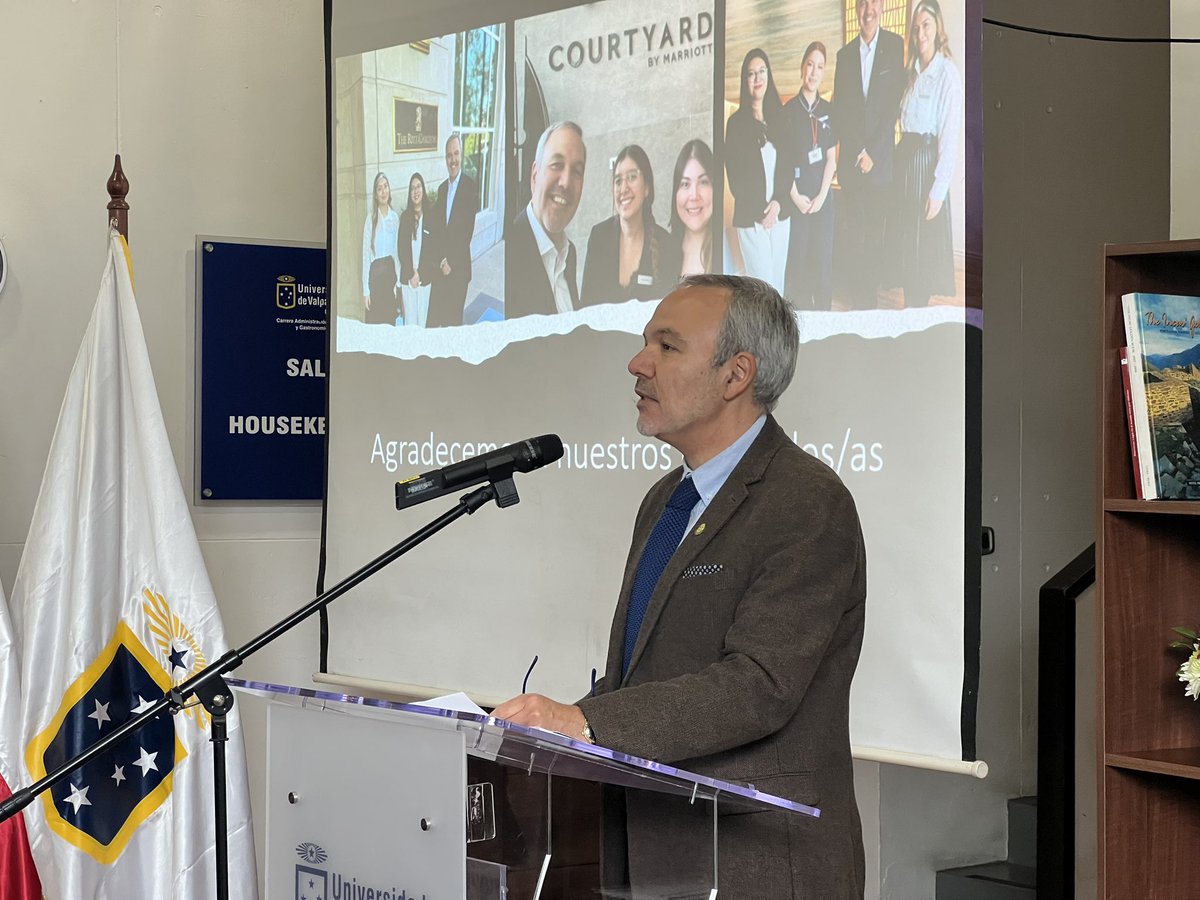 Queremos felicitar a la @uvalpochile, socio CRCP por la certificación nacional e internacional de 7 años, de la Escuela de Administración Hotelera y Gastronómica. Javier Torrejón, presidente CRCP, estuvo presente en la instancia, destacando la labor de todo el equipo académico.