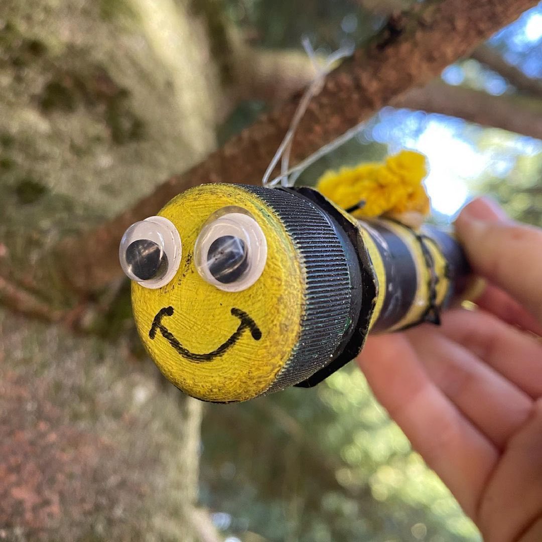 🐝 Could this geocache BEE any cuter!? 🐝 What’s the cutest #geocache you found? 🍯 Image by gc_lachende_bine. #geocaching