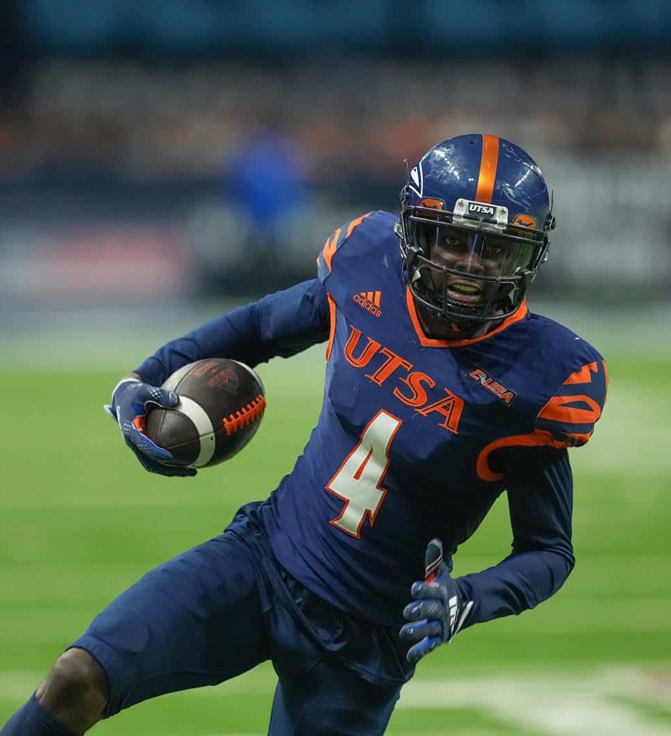 #AGTG After a great conversation with <a href="/CoachJP3/">Joe Price III</a> I am blessed to receive an offer from <a href="/UTSAFTBL/">UTSA Football 🏈</a> <a href="/RecruitLouisian/">Recruit Louisiana™️</a> <a href="/samspiegs/">Sam Spiegelman</a> <a href="/awestbankthing/">Archbishop Shaw Football</a>