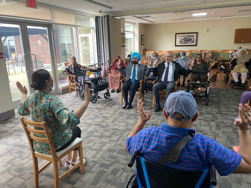 CG DeHart saw the inspiring work of @PICSSociety in supporting new arrivals on their Canadian journey during a visit Thursday. Thanks @CheemaSatbir and all the PICS team for showing us the power of Vancouver’s diversity. And for the invite to join some of your Senior Care