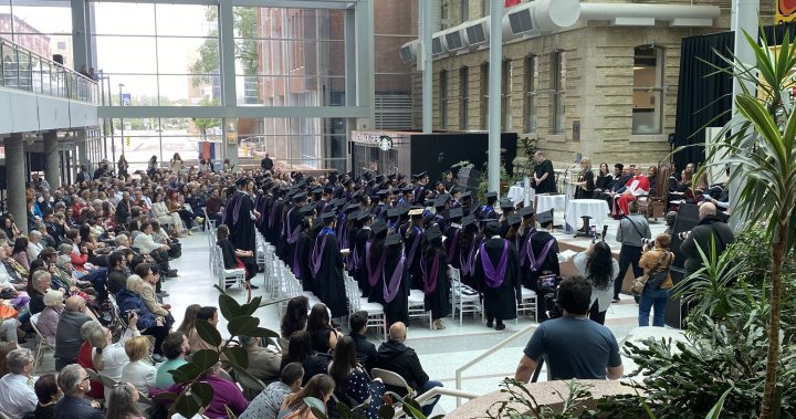 Health care looking up in Manitoba as 106 MDs graduate from local university dlvr.it/T704FQ
