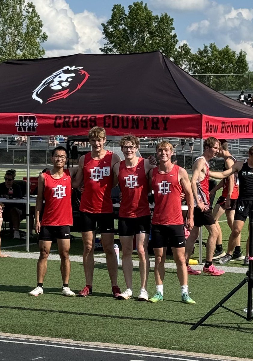 ihbravesad's tweet photo. 3200 relay 8:02.12. New school record! New district record!! https://t.co/BLWMX7FVjM