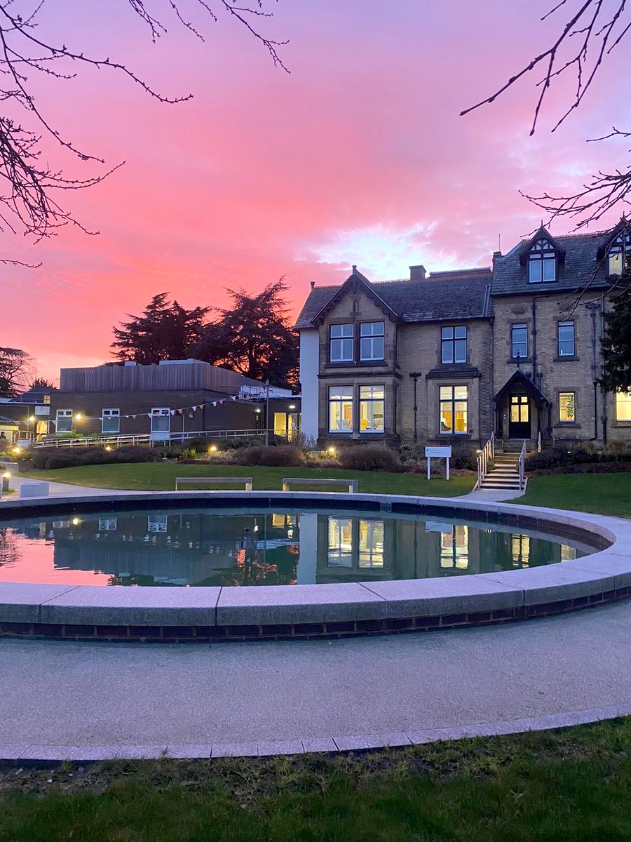 What a beautiful shot of Brookfield House on Brookfield campus - home to @UniLeicBusiness. Did you know that Brookfield House was built in 1870 and is the former residence of Thomas Fielding Johnson, founder of the Uni of Leicester? 👉le.ac.uk/school-of-busi… 📸@UniLeicBusiness