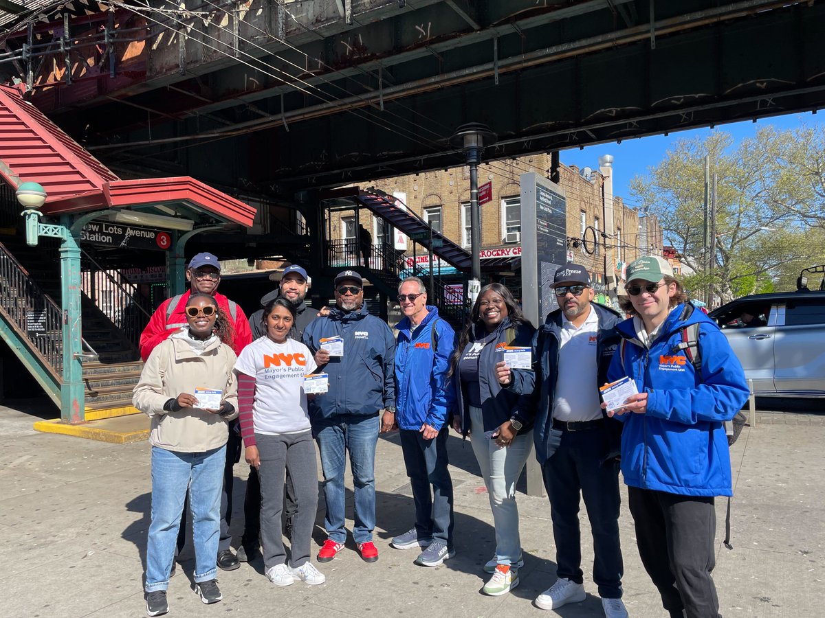 At PEU, we are all about connecting NYers to the info they deserve 😇 Here's the team, spreading the word about job openings with @nyctalent_🤝🤝 Learn more about what benefits you might qualify for and how to access them with a benefits screening: nyc.gov/AccessBenefits