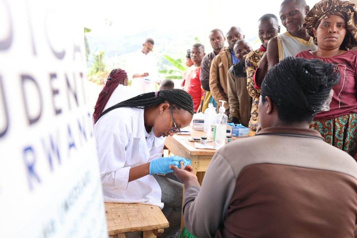 This week, @WHORwanda & @medsar_rwanda are in @BureraDistrict on a joint effort in screening community members for #malnutrition, #NCDs & #HIV, and provision of family planning services, health education & counselling to end teenage pregnancy. #KangukaUmenye #HealthForAll