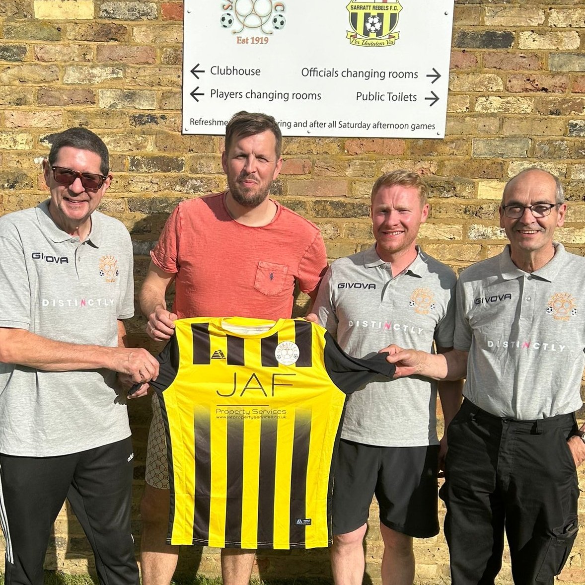 sarrattfc's tweet image. 🤝 We're excited to announce the appointment of new First-Team Manager, Jack Maynard.

Joining us from neighbours Bovingdon Reserves, Jack arrives with his assistants, Perce Bowler and Dave Marsh. 

Welcome to King George! 🙌

#SarrattFC 🟨⬛