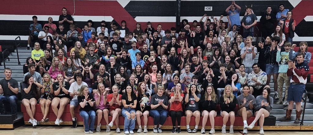 DC_Scouts's tweet photo. Mrs. Sander. 34 years teaching Science at DCHS. Absolutely one of the best to ever do it. Last day with students. Happy Retirement! Well deserved! We will all miss you so much! #legend #dcscouts https://t.co/6BiVnwpTau