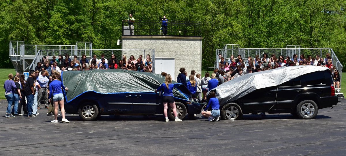 Last week, Tpr. Weaver and Sgt. Hamilton gave a #DRIVEToLive presentation following the mock crash to approximately 200 students on the importance of making good decisions and the consequences of bad decisions.