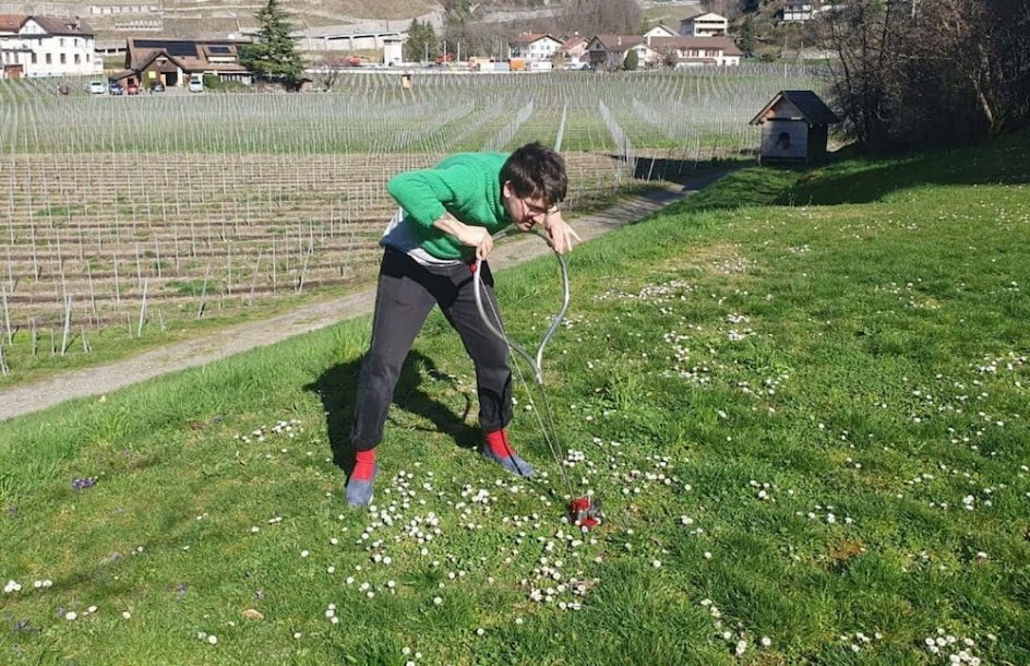 CinebookLtd's tweet photo. You've read the gag in our latest "Gomer Goof" title, "Goof-off at Gomer Corral". Well, David Foutimasseur went ahead and made a working mini-lawnmower. Aunt Hortense's daisies are safe - and André Franquin would be proud!
#foutimasseur #gomergoof #lagaffe https://t.co/XAUTsYZ7tN