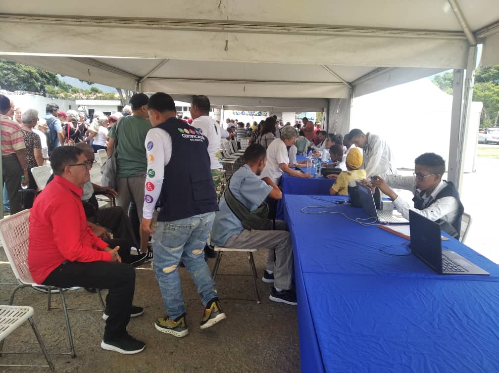 En el marco de la Gran Misión Abuelos y Abuelas de la Patria iniciativa implementada por el Pdte. <a href="/NicolasMaduro/">Nicolás Maduro</a> se realiza una jornada de certificación para las personas con discapacidad, desde la Base Aérea Generalísimo Francisco de Miranda, La Carlota, edo. Miranda. 
#16May