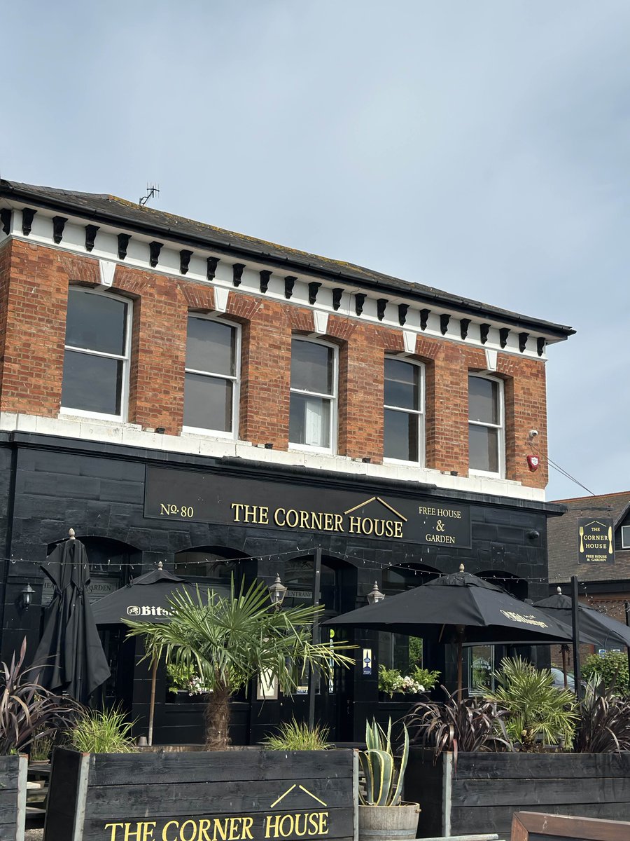 We're hoping that the Sun pop's out again, we're not quite in full Bloom, but we're on a mission ! The perfect pub garden, good for long afternoons, a celebratory gathering or very soon, watching the Euros ! #timeforworthing #bestpubgardens #worthingtown #bestroastinworthing