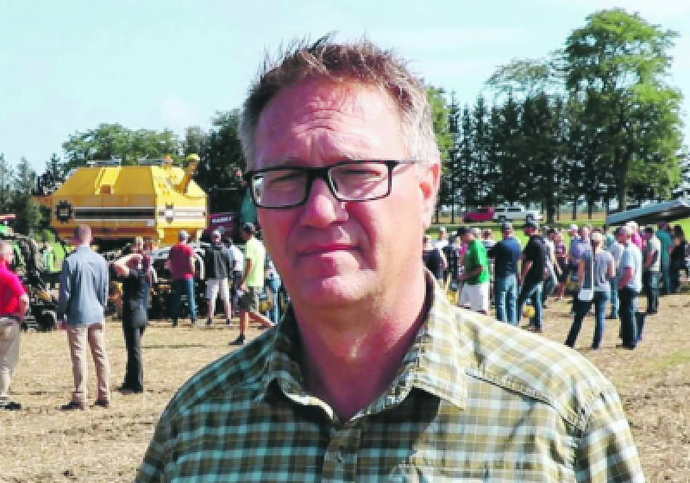 Former editor retires after 32 years working to inform readers ow.ly/mBXK50RIPAk #westcdnag #cdnag