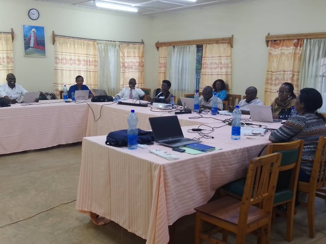 1/7 Le Ministère de la Justice, à travers le Service National de Législation (SNL) et en étroite collaboration avec <a href="/LadecB/">Ladec Burundi</a> , organise du 13 au 18 mai 2024, une retraite au Grand Séminaire Jean Paul II de Gitega