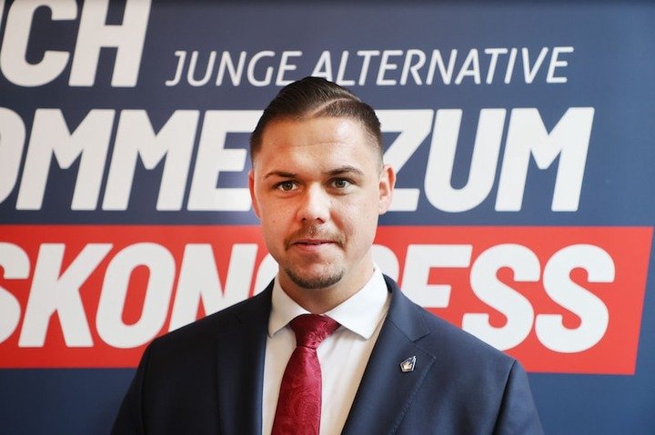 Der Bundestag hat die Immunität des Brandenburger AfD-Abgeorndeten Hannes Gnauck aufgehoben. Grund dafür ist eine Disziplinarklage aus der Zeit bei der Bundeswehr. Gnauck ist Bundesvorsitzenden der Jungen Alternative. Das Parlament stimmte am Donnerstagabend gegen die Stimmen der