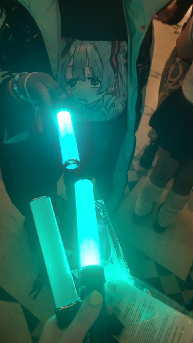 sc3nesh0ta's tweet photo. I miss you person with the cool miku winter coat in detroit #mikuexpo2024 https://t.co/extyzsXd8m