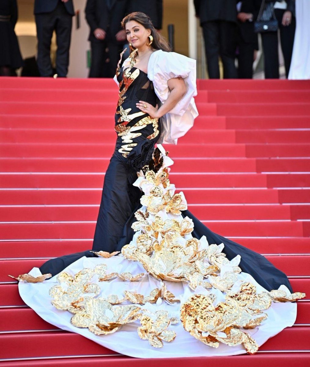 Black and gold diva: Aishwarya Rai Bachchan’s first look at Cannes 2024 #cannesfilmfestival #aishwariyarai #filmfestival #look #pictures