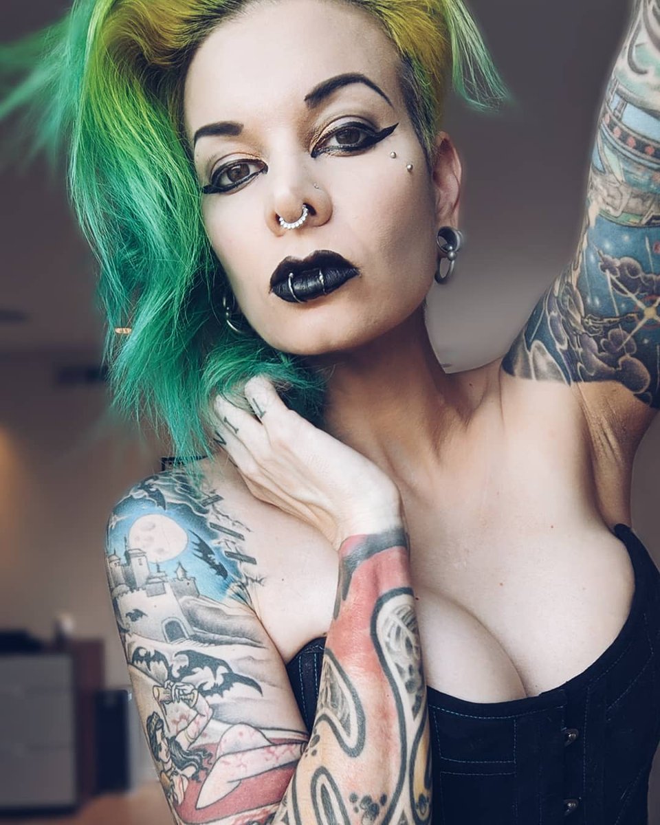 Tonight's episode features the return of the talented <a href="/VeronaBlue/">Verona Blue</a> as Athena, the tough-talking computer expert. When this woman talks, Josh listens. Wouldn't you?
#audiofiction #audiodrama #podcast #podcasts #podcasting #fableandfolly #lovemaps <a href="/fableandfolly/">Fable and Folly</a>