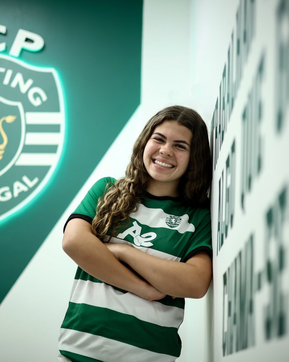 🗣 'Estou mesmo muito feliz, sempre foi um sonho enorme jogar no Sporting CP e consegui realizá-lo'. Clara Marques assina contrato de formação ✍ #FutFemSCP 👉 bit.ly/3V38g54