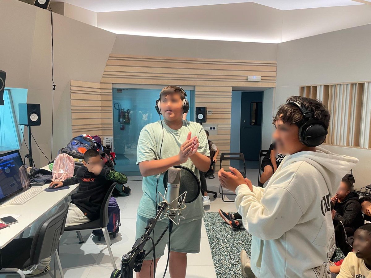 CEIP Ramiro Solans (@cpramirosolans) on Twitter photo Gracias a Etopia por ayudarnos a aprender sobre el sonido y la música. Nuestro alumnado de 5º ha creado canciones en su estudio de grabación <a href="/InnovaEducAr/">InnovaEducAr</a> <a href="/etopia_/">Etopia: Emprendimiento, Innovación y Tecnología</a> Gracias a Etopia por ayudarnos a aprender sobre el sonido y la música. Nuestro alumnado de 5º ha creado canciones en su estudio de grabación <a href="/InnovaEducAr/">InnovaEducAr</a> <a href="/etopia_/">Etopia: Emprendimiento, Innovación y Tecnología</a>