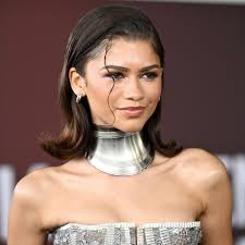 Zendaya
EGI
Look at those clavicles and shoulders...
classic male physique