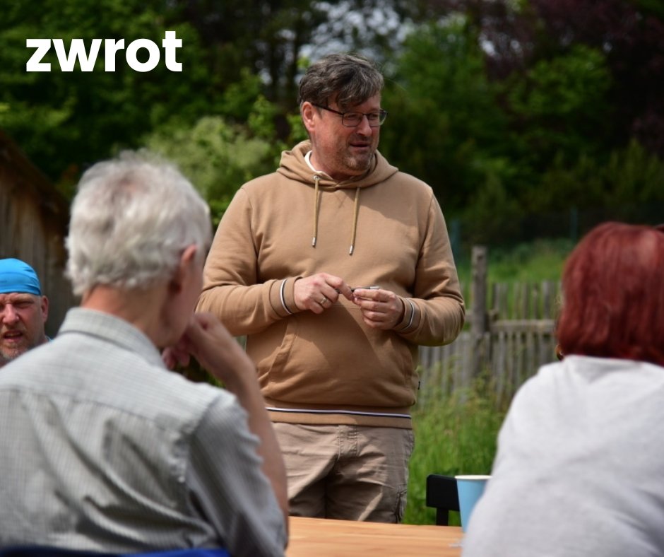 Zwrot's tweet photo. 🌾 W Drzewionce w Nydku miało miejsce wyjątkowe spotkanie z pieczeniem tradycyjnych placków na blasze! 🍽️ Sprawdźcie relację i zdjęcia z tego wydarzenia. 👇

🔗https://t.co/1BzdDLCsAv

#Zaolzie #PolskaKultura #PlackiNaBlasze #Zwrot https://t.co/Qa6Wu5AwrA
