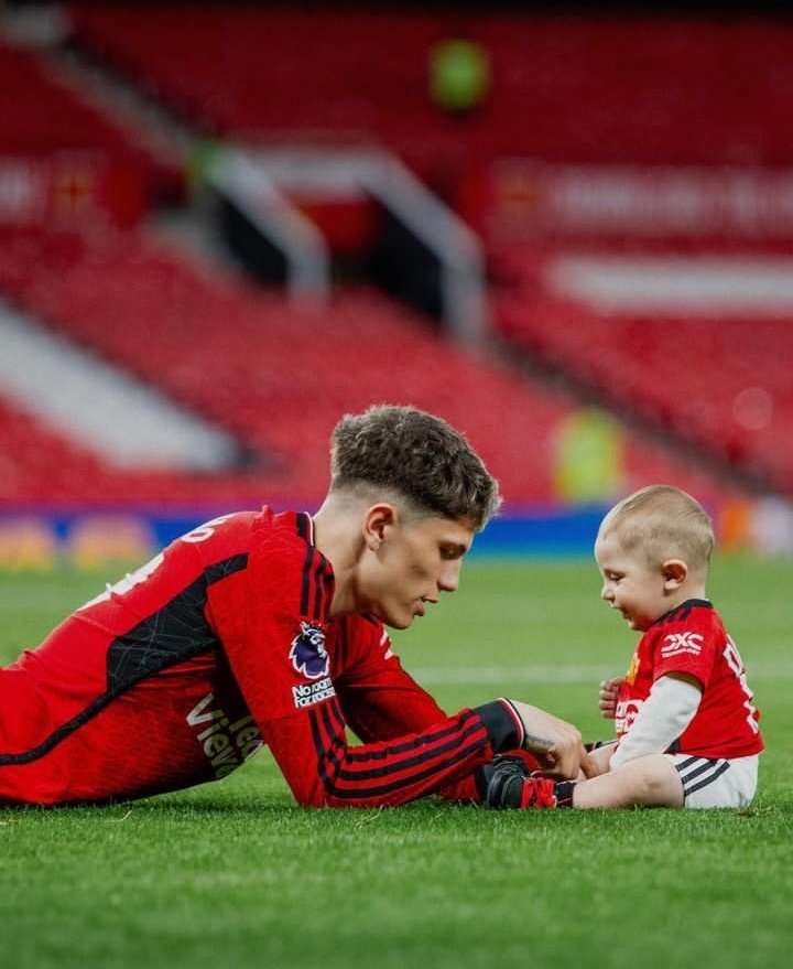 📸 - Just Enzo and Daddy Garnacho at Old Trafford. ❤️👶