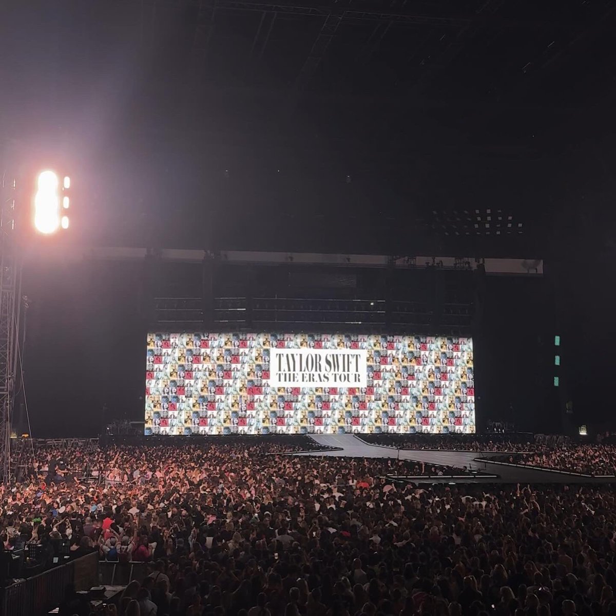 tswiftgenius's tweet photo. I’ve had that dream a thousand times 🤍 #ParisTStheErasTour https://t.co/bInI6i35iY