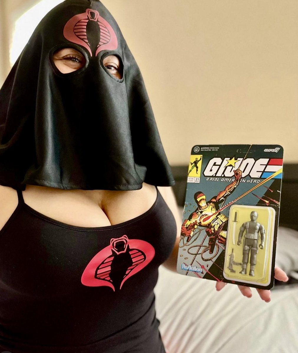 Someone asked for a pic in the hood, so here you go!  #hooded 
🍈 
🍈 
#gijoe #cobra #toy #toys #brunette #brunettes #snakeeyes #actionfigures #cocogal