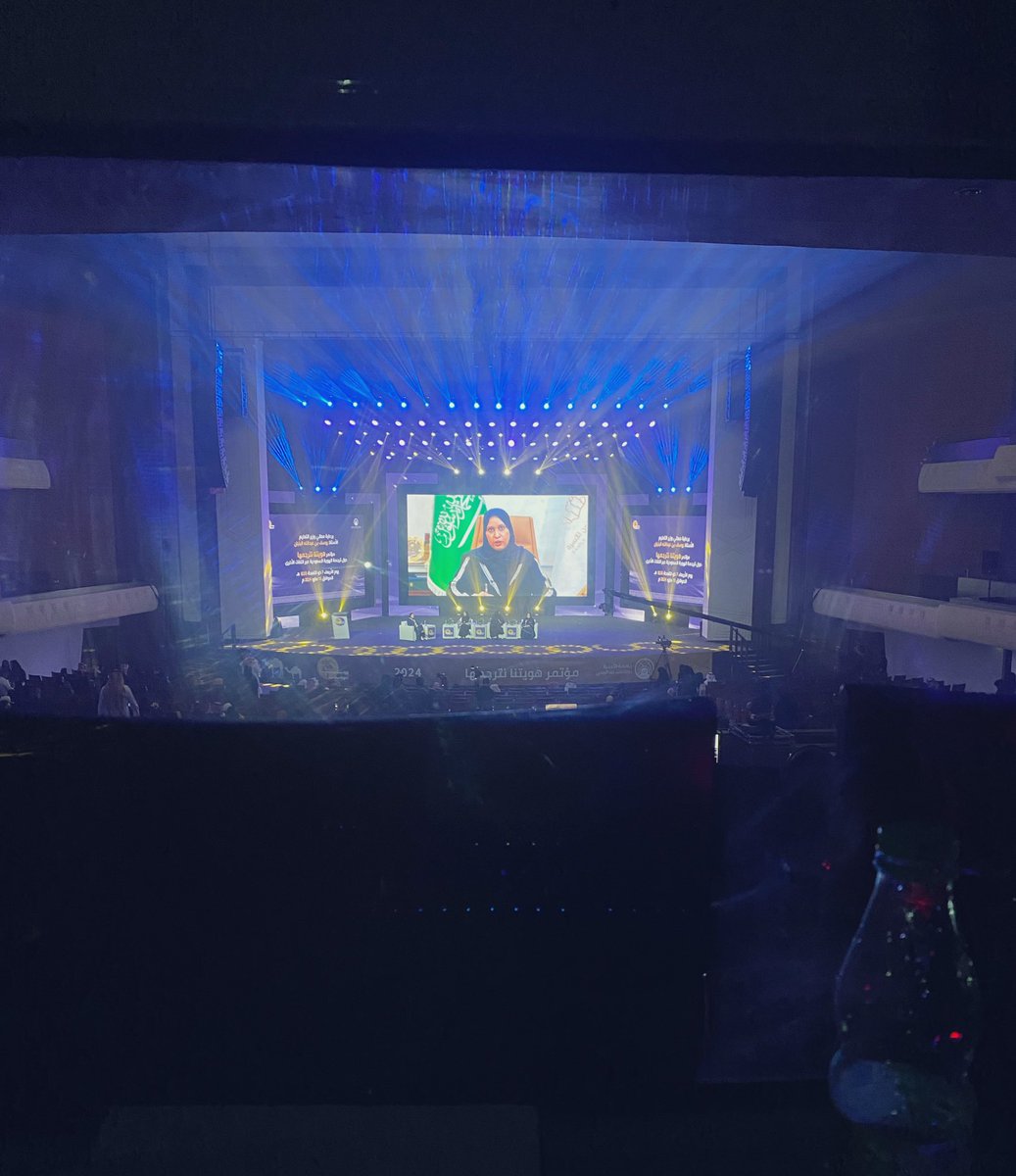 وأعتزّ بكوني مترجمة فورية للغة الصينية للجلسة الحوارية الثانية بعنوان : هُوية الأسرة السعودية 
بإدارة د. اسماء القنيعير <a href="/Asma_Alqunayir/">د. أسماء علي القُنَيْعير (PhD, FHEA, eLQA-A, MITI)</a> 
للمتحدثين :
أ.د الجوهرة آل جهجاه <a href="/aaaljehjah/">أ.د.الجوهرة آل جهجاه Dr. Al-Jawharah A’al Jehjah</a> 
أ.د وفاء السبيل <a href="/drwafa/">وفاء السبيل</a> 
د. أسيل العمار 
وأشكر كل من أتاح لنا هذه الفرصة الرائعة والتجربة الشيّقة