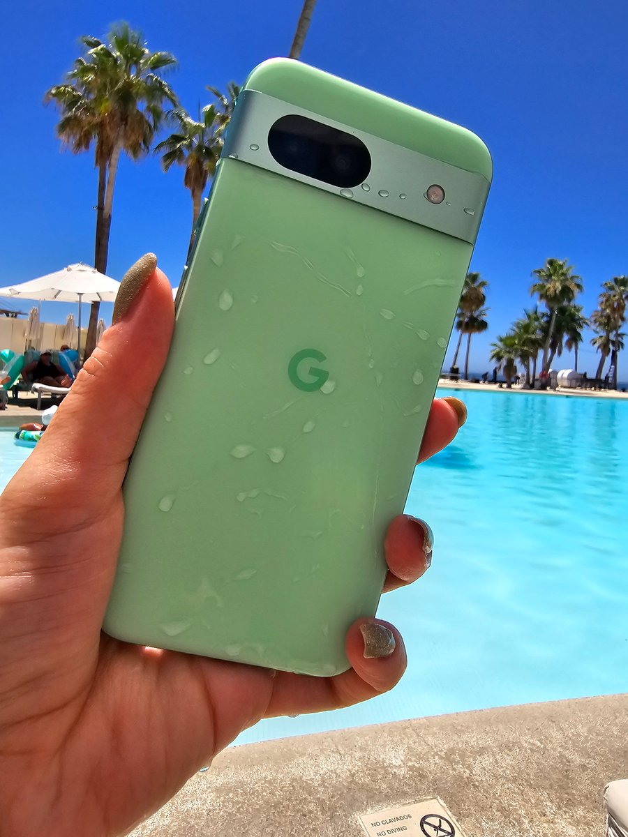 Oh good, it's IP67! Dunking it in a pool is no problem 😆. 

#giftfromgoogle #teampixel @madebygoogle  @GooglePixel_US   #pixel8a