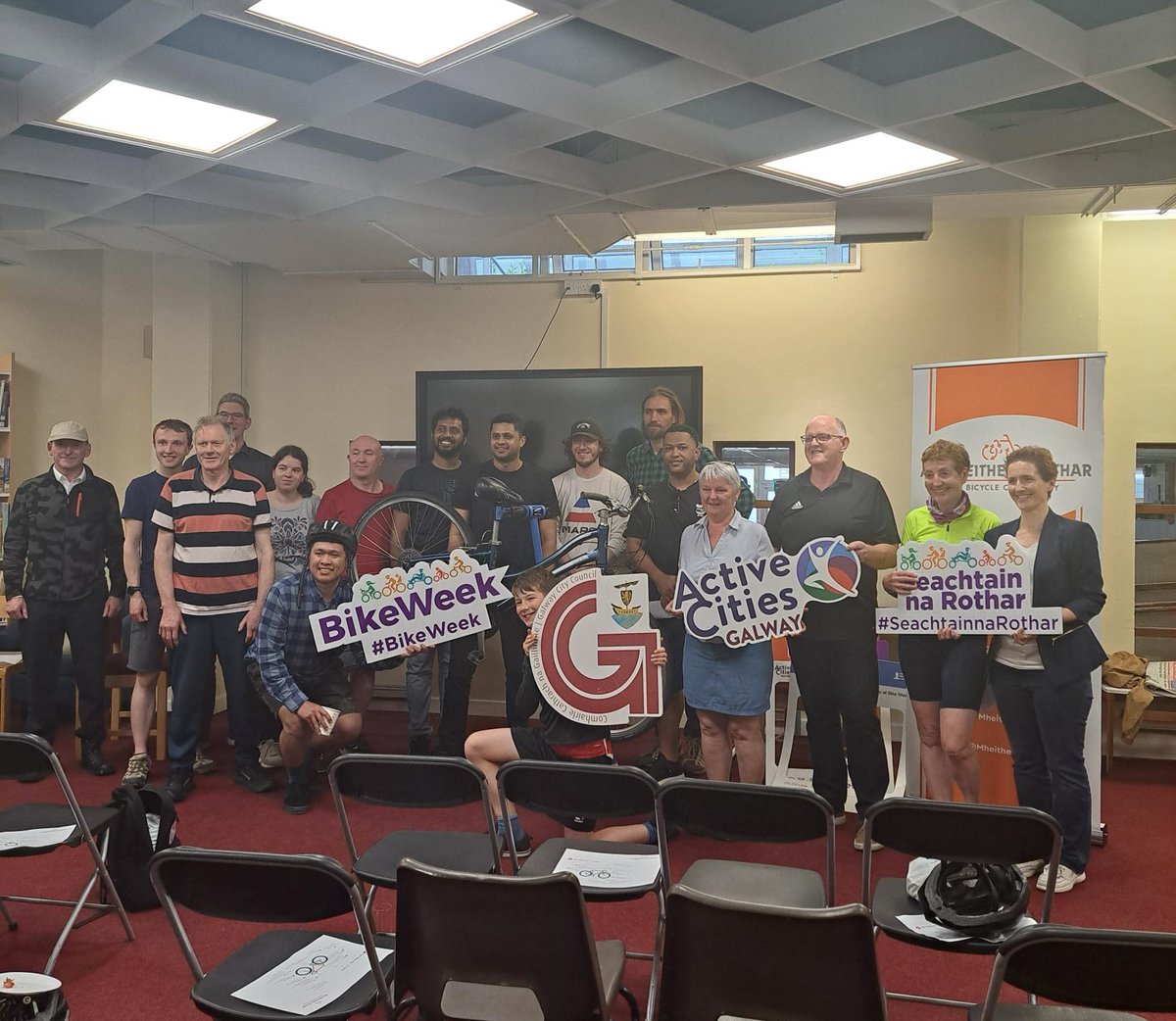 Very happy to see so many people interested in learning how to keep their bikes safe and moving well in @galwaycitylib tonight. Thanks to Noel from @MheithealRothar who delivered this evenings talks.
#BikeWeek2024 #bikemaintenance #atyourlibrary #activecitiesgalway