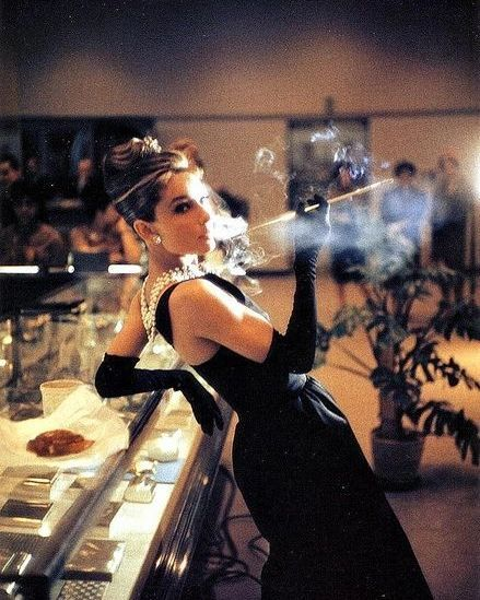 TheCinesthetic's tweet photo. Audrey Hepburn for Breakfast at Tiffany's, 1961 https://t.co/oExNuIcYMe
