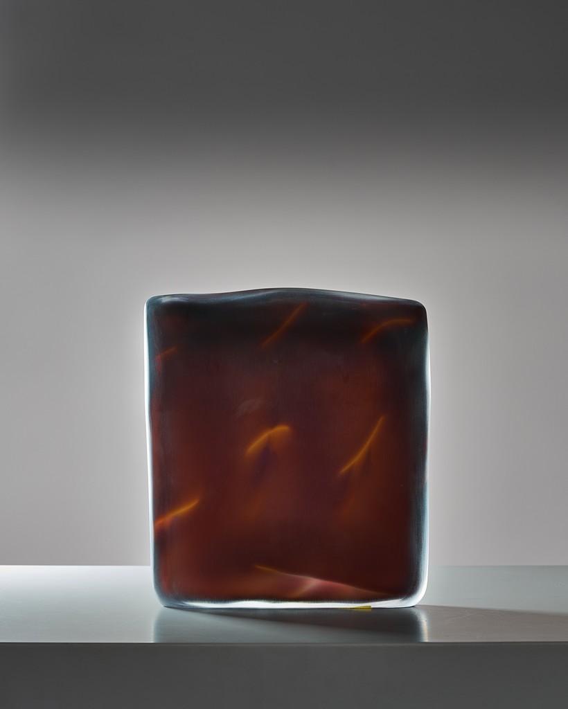 ippodogallery's tweet photo. Shimmering with crystal facets, these delicate cuts invite the soft glow filtering through the glass. A masterpiece by Laura de Santillana. Now on view at Ippodo Gallery New York.⁠

Photo courtesy  of @douglasdubler ⁠ https://t.co/irxdYB0NcU