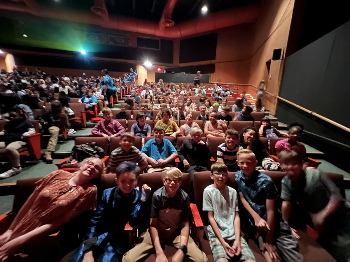 We had a great morning @BeckCenter enjoying the Youth Theatre production of The Wizard of Oz 💛🌈 Both third and fourth grade had a chance to see the show thanks to the @CUYHTS Music Boosters 🎶 🎭 Thanks for sponsoring this field trip for us!