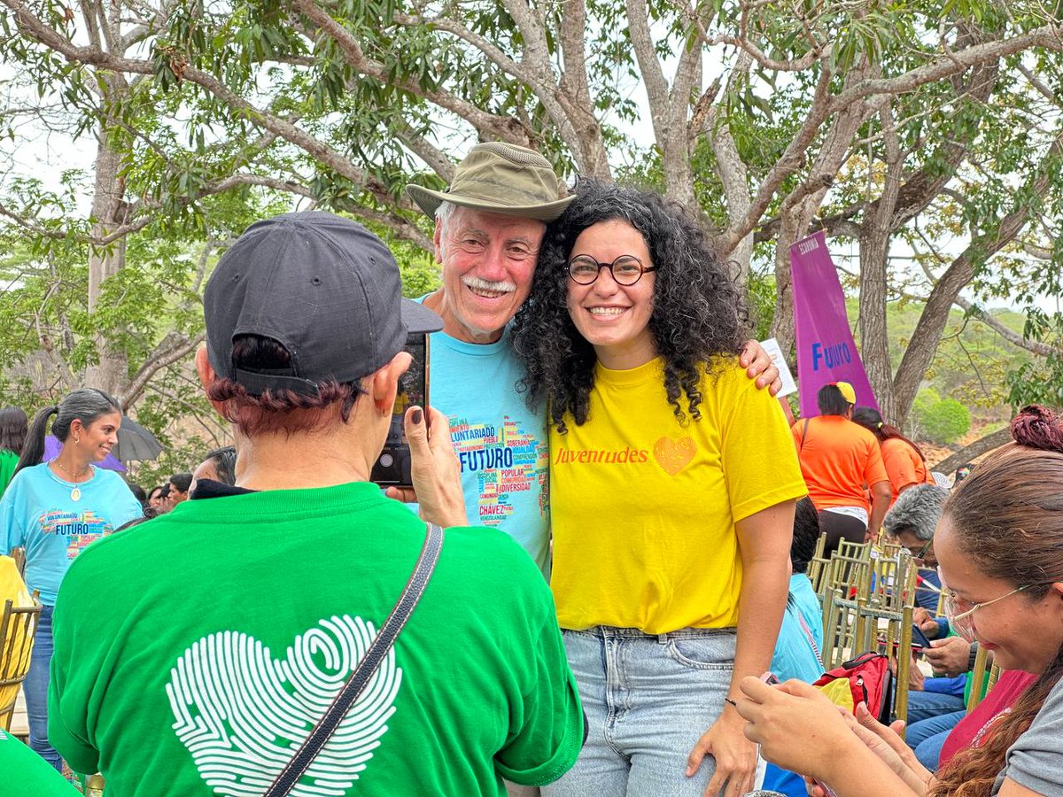 ¡Juramentados los voceros del Movimiento Futuro en Caroní! Estamos listos para que las vecinas y vecinos se sumen y entre todos trabajar por el país que tanto soñamos para nuestros hijos. Este es la movimiento de amor y de esperanza digno de Venezuela. @HectoRodriguez