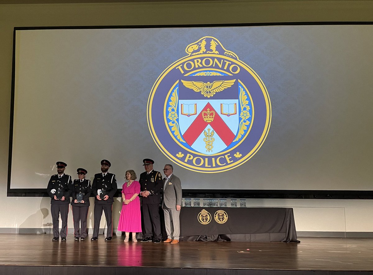 Congratulations to all the @TPAca members who were recognized last night at the 57th annual Police Awards of Excellence. It was great to be there to celebrate your hard work, dedication and bravery. You are all heroes! @TPS33Div @TorontoPolice