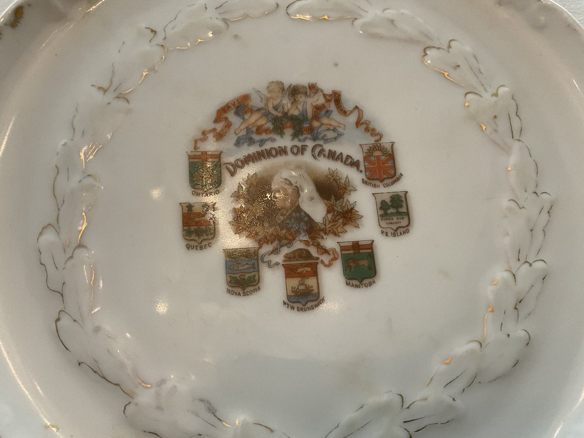 I’m still going through some old things to get rid of. This plate has lost a lot of its gold trim, but do you notice what else is missing? Alberta and Saskatchewan! 🤔The good old days!