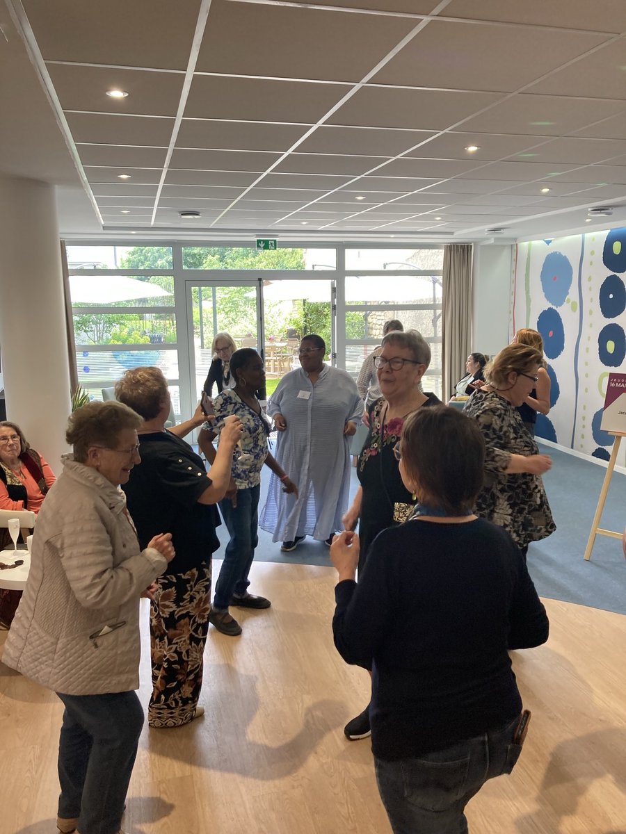 Un an déjà ! Une belle inauguration s’est déroulée aujourd’hui à ⁦<a href="/SenMantes78/">Senioriales de Mantes - Gassicourt</a>⁩. Un beau moment d’émotion et de festivités partagé entre les équipes des Senioriales, la mairie de Mantes-la-Jolie, les résidents, les partenaires et les propriétaires. ⁦<a href="/senioriales/">Senioriales</a>⁩