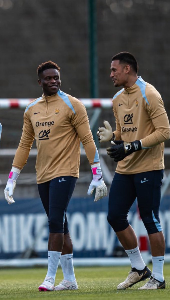 🇫🇷 En route pour l’Euro 2️⃣0️⃣2️⃣4️⃣🏆
@samba_brice @AreolaOfficiel 🫡
#RCLens