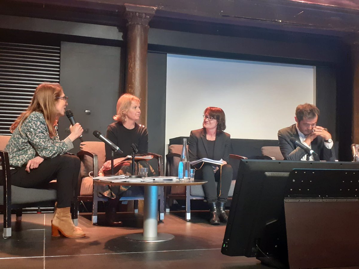 Présentation de l'étude 'Capital social' de l' @__Apur__ avec @leafiloche, Cécile Bélard du Plantys de @Paris_Habitat, Marie Villette, Secrétaire Générale de la Ville et Oliver Véber de @seinesaintdenis. Ils serviront à alimenter le future stratégie de résilience de @Paris!